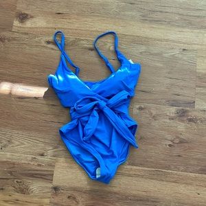 NWT aerie size large one piece full coverage wrap swimsuit